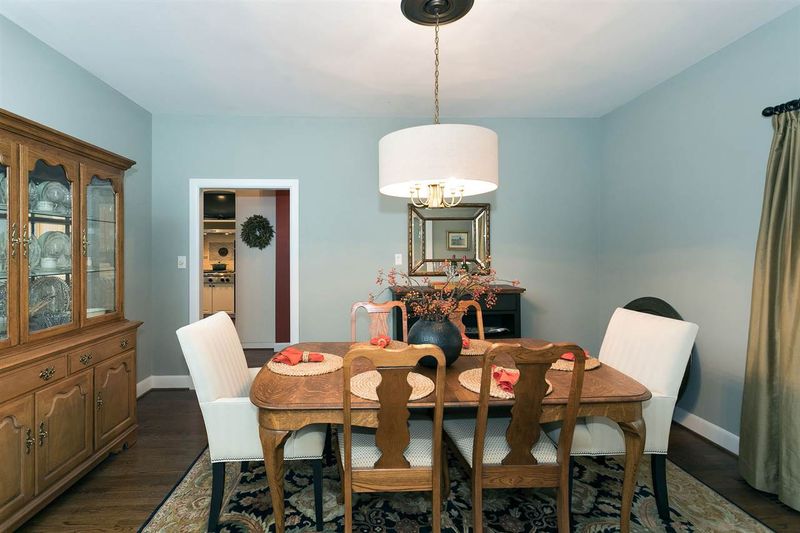 6413 Deerview Dr, Raleigh, NC 27606