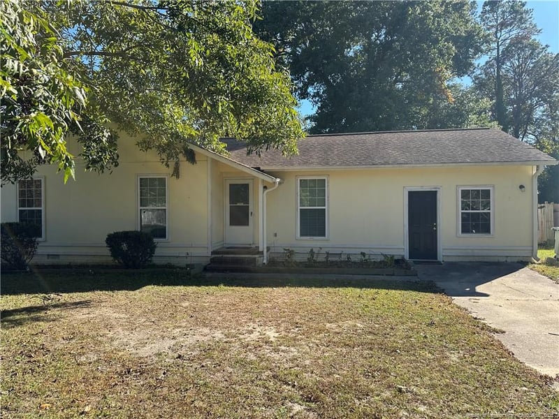 6413 Winter Park Dr, Fayetteville, NC 28304