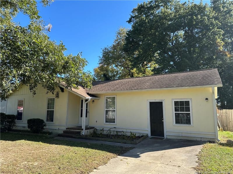 6413 Winter Park Dr, Fayetteville, NC 28304