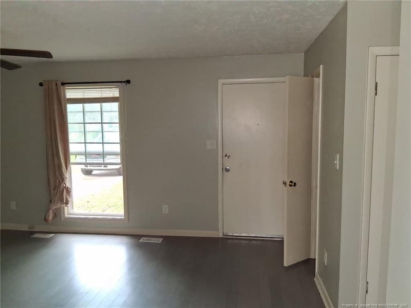 6413 Winter Park Dr, Fayetteville, NC 28304