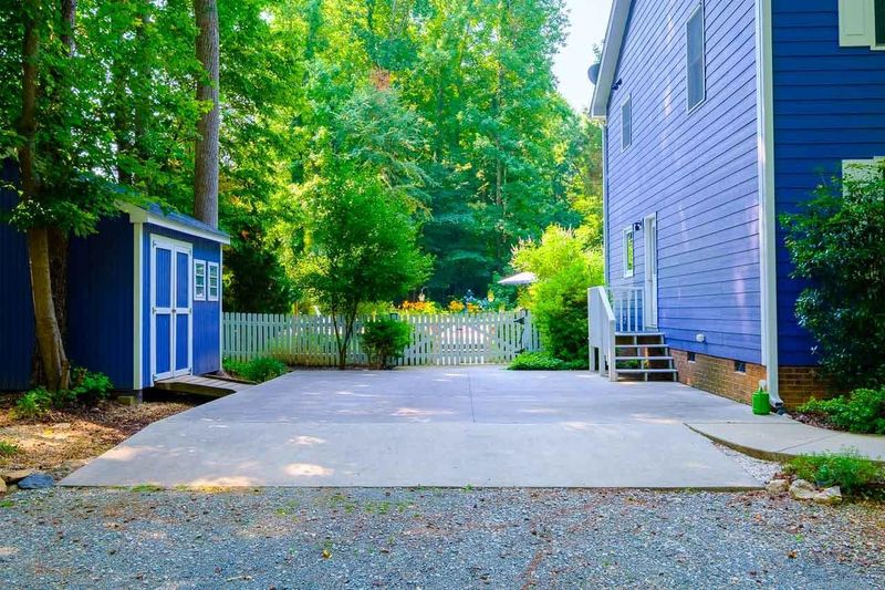 6414 Beaver Valley Dr, Mebane, NC 27302