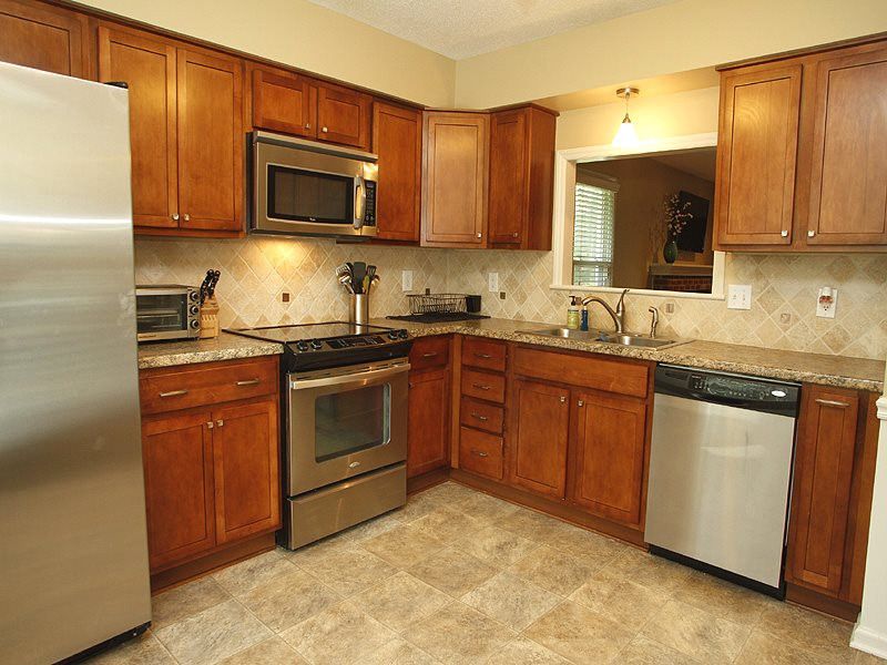 6417 Meadowview Dr, Raleigh, NC 27609