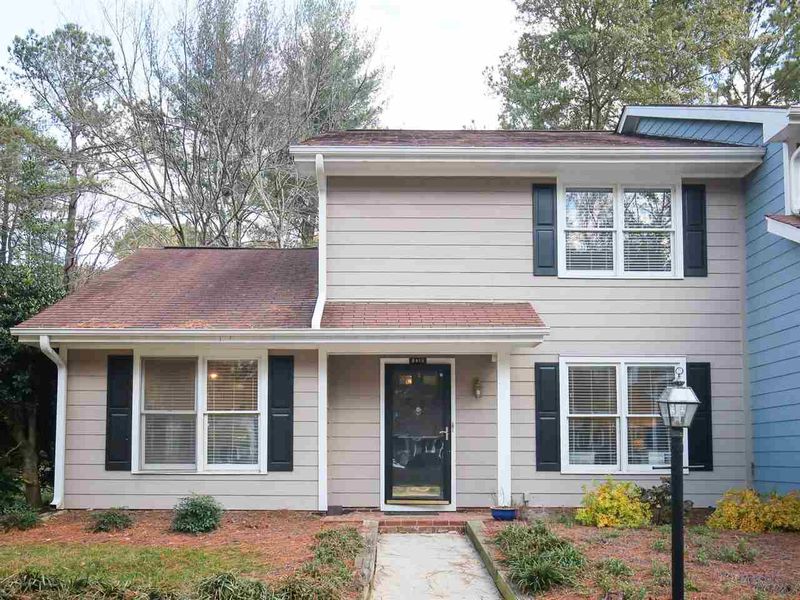 6418 Meadow View Dr, Raleigh, NC 27609