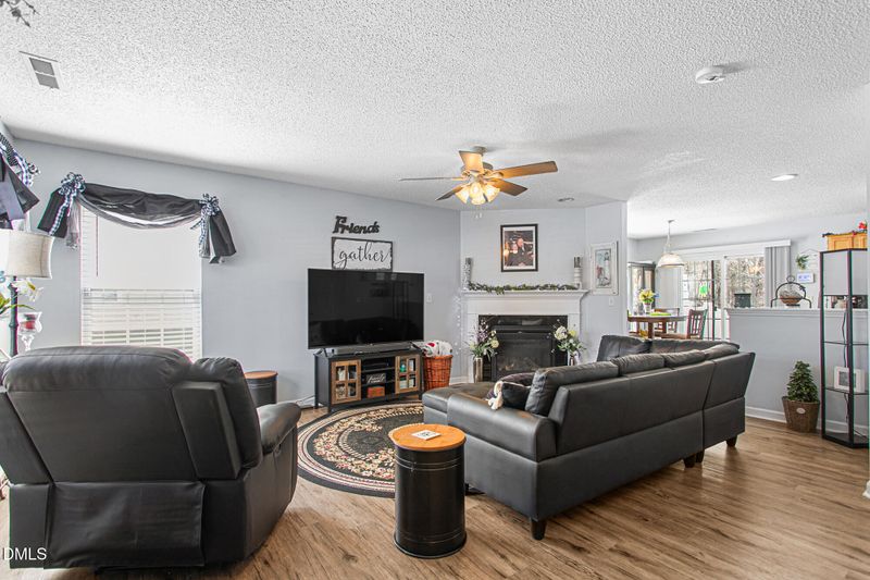 642 Cairn Cir, Burlington, NC 27217