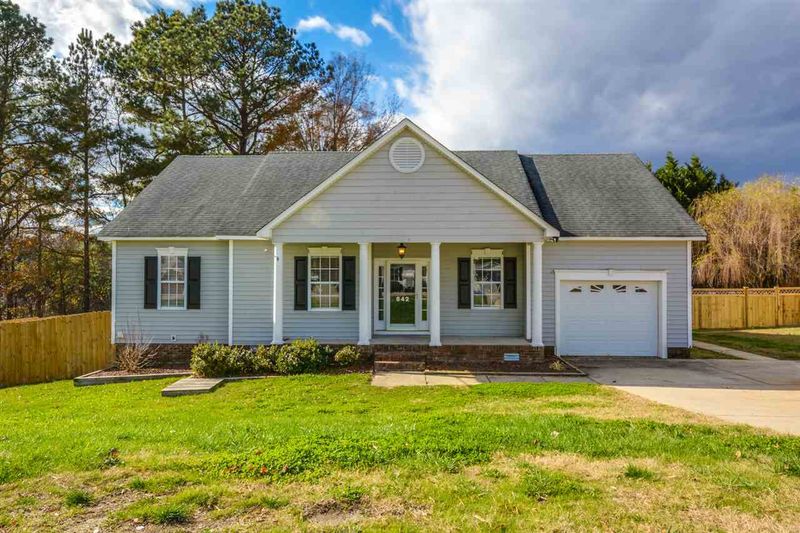 642 Landing View Dr, Wendell, NC 27591