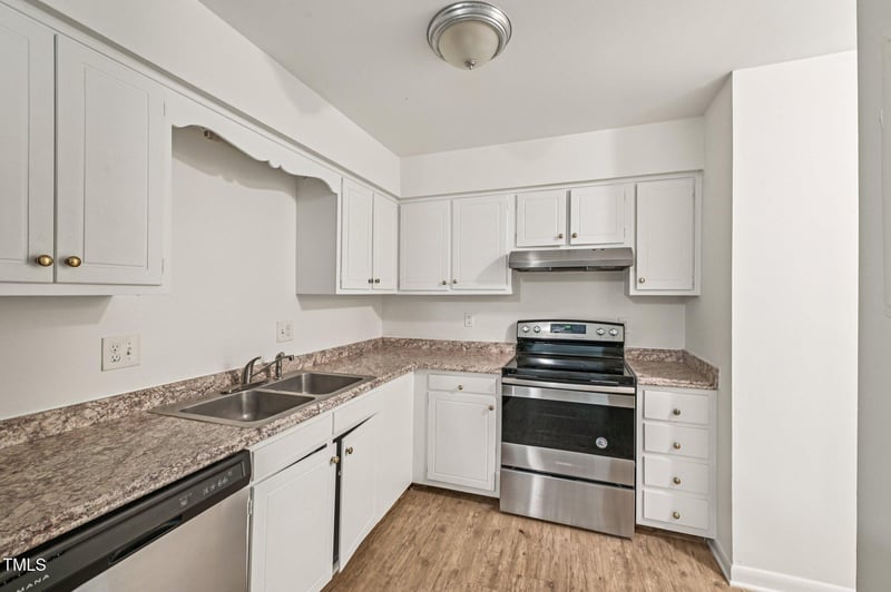 642 Pine Ridge Pl, Raleigh, NC 27609