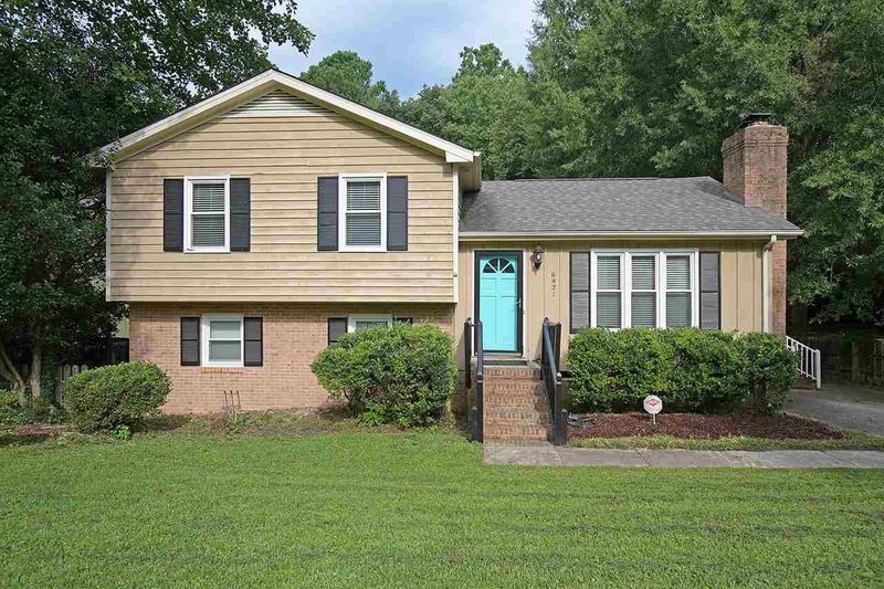 6421 Battleford Dr, Raleigh, NC 27613