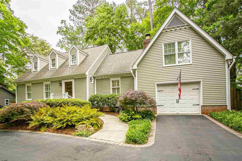 6421 Rockrest Ct, Raleigh, NC 27612
