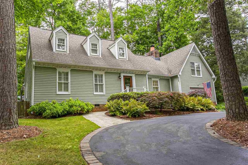 6421 Rockrest Ct, Raleigh, NC 27612