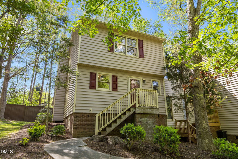 6422 English Oaks Dr, Raleigh, NC 27615