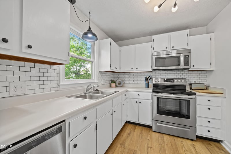 6422 English Oaks Dr, Raleigh, NC 27615