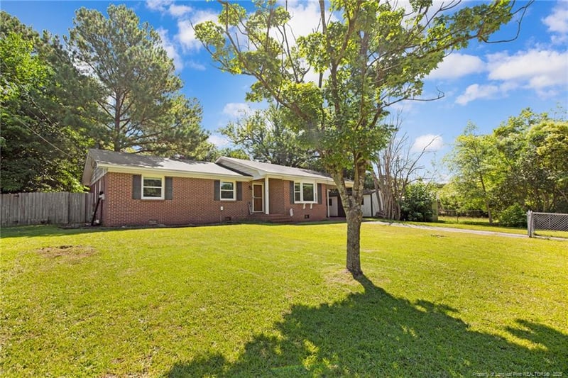6425 Freeport Rd, Fayetteville, NC 28303