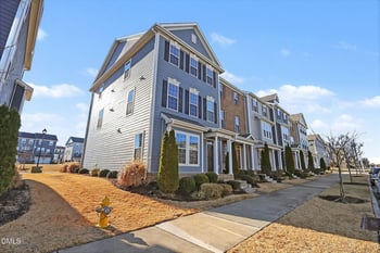 6425 Perry Creek Rd, Raleigh, NC 27616