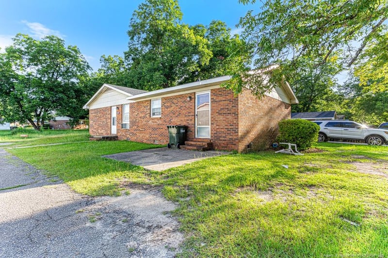 6429 Starbrook Dr, Fayetteville, NC 28304