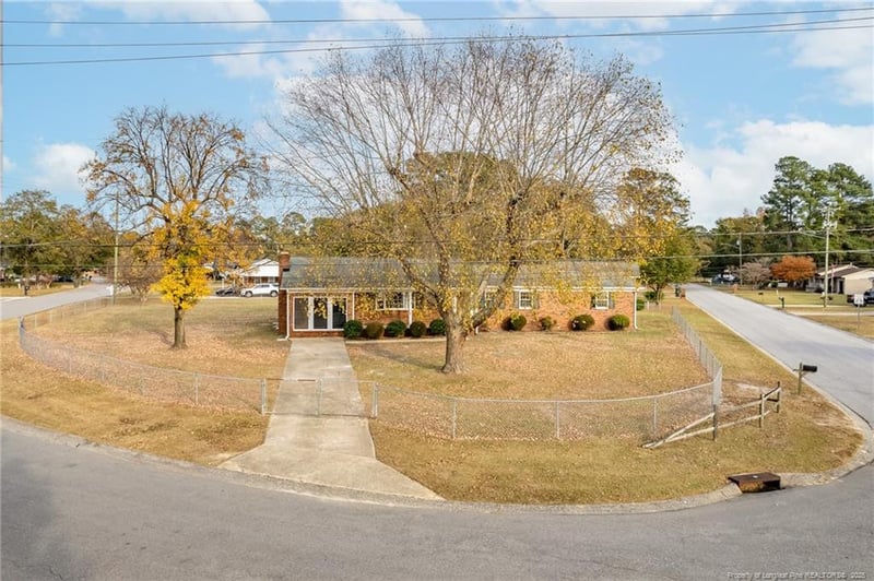 6434 Kincross Ave, Fayetteville, NC 28304