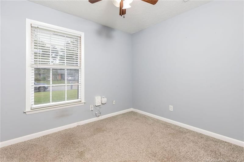 6449 Rutherglen Dr, Fayetteville, NC 28304