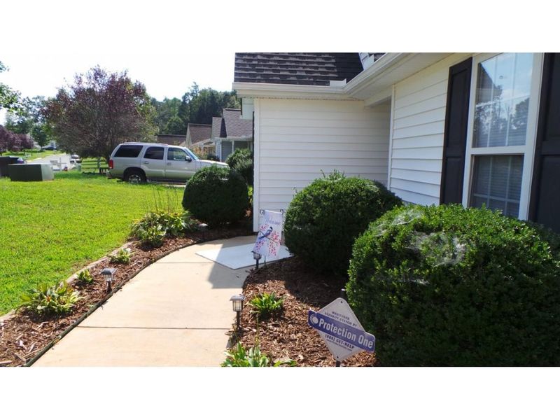 645 Arden St, Burlington, NC 27215