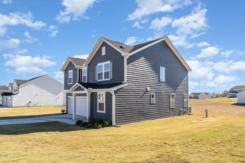 645 Thomas Gage Dr, Fuquay Varina, NC 27526