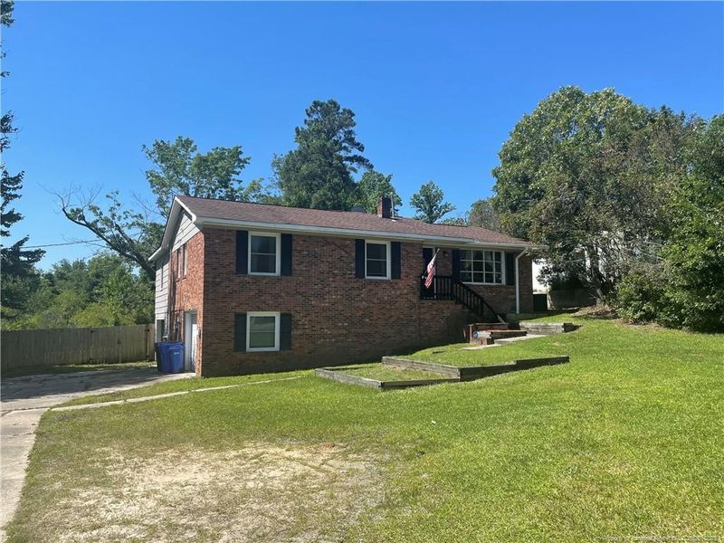 6459 Freeport Rd, Fayetteville, NC 28303