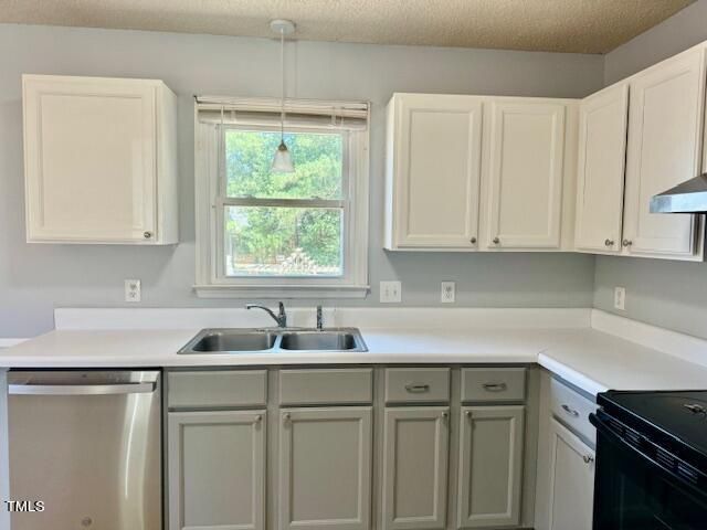 647 Raymond Dr, Wendell, NC 27591