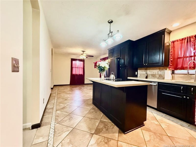 6470 Gaddis Dr, Fayetteville, NC 28306