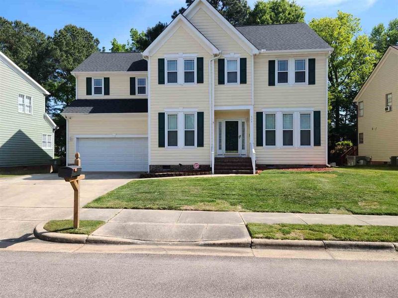 648 Penncross Dr, Raleigh, NC 27610