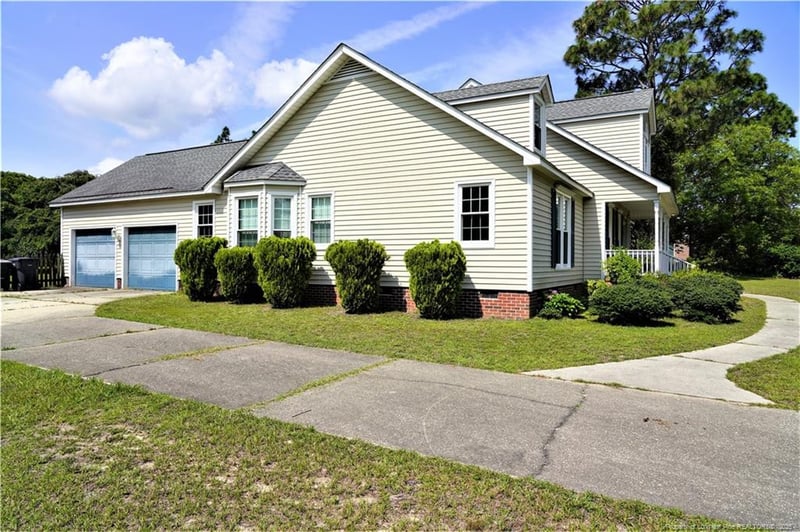 649 Foxlair Dr, Fayetteville, NC 28311