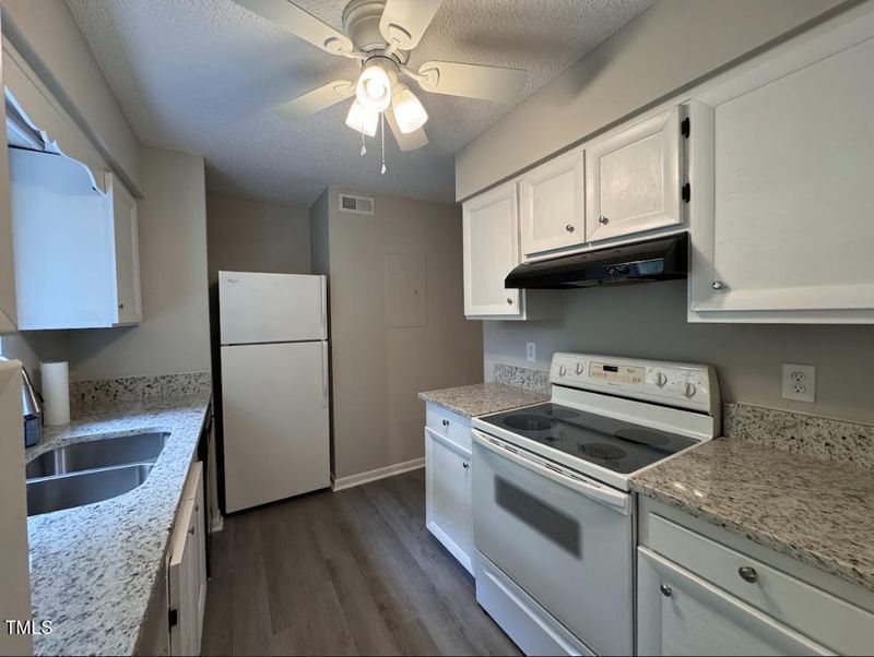 649 Pine Ridge Pl, Raleigh, NC 27609