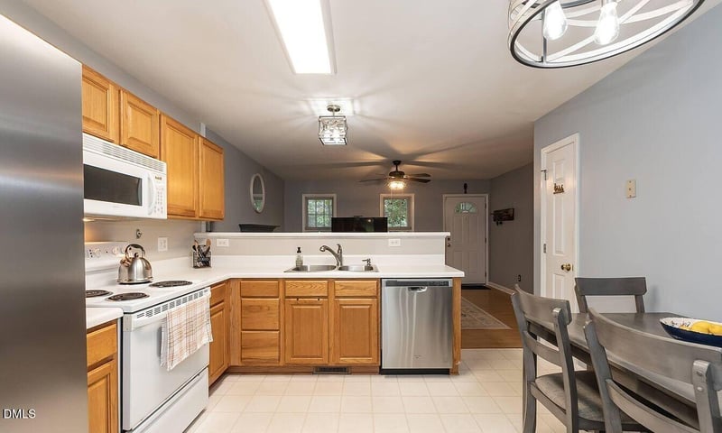 65 Beaver Ridge Dr, Youngsville, NC 27596