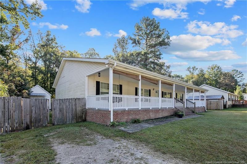 65 Country Walk Ln, Sanford, NC 27332