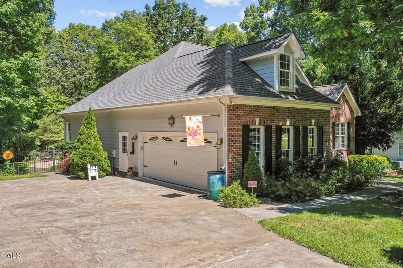 65 Georgetown Woods Dr, Youngsville, NC 27596