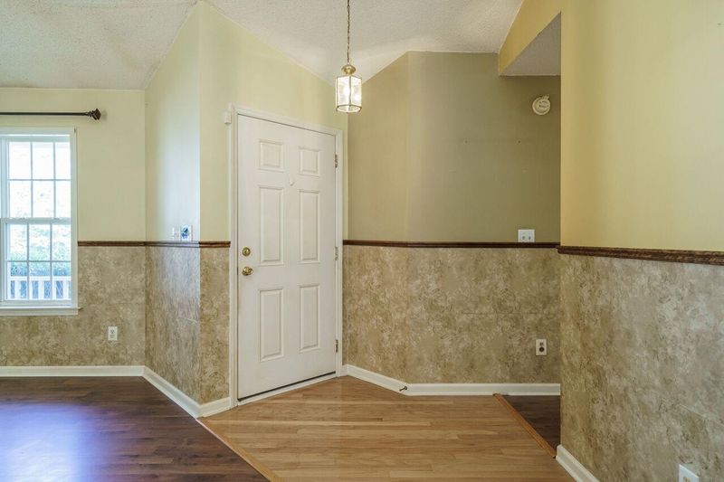 65 Mustang Ln, Zebulon, NC 27597