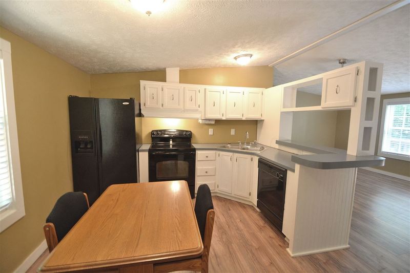 650 Hunters Creek Dr, Snow Camp, NC 27349