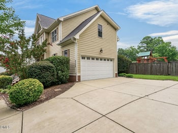 6500 Berry Meadow Ct, Fuquay Varina, NC 27526