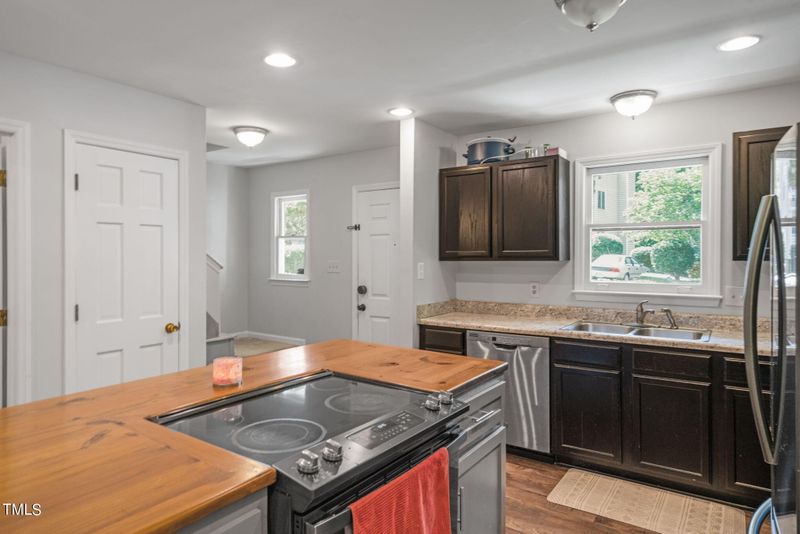 6501 Thetford Ct, Raleigh, NC 27615