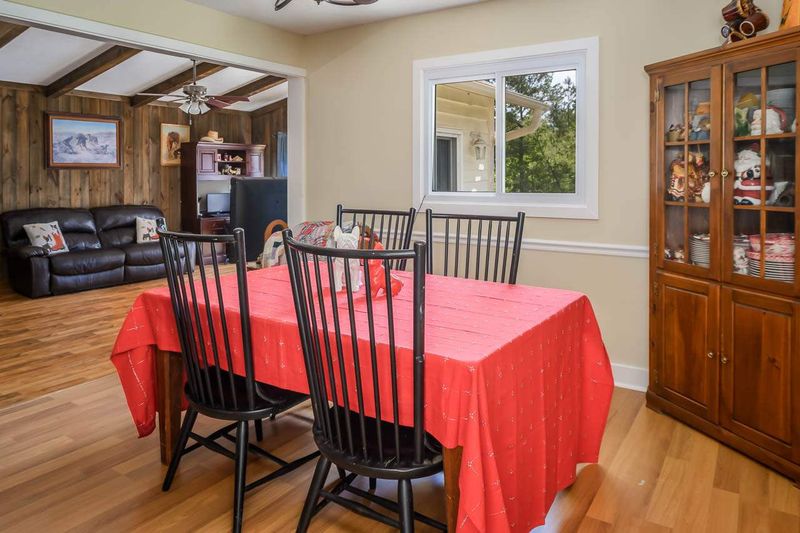 6504 Alexander Dr, Chapel Hill, NC 27514