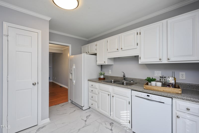 6504 Thetford Ct, Raleigh, NC 27615