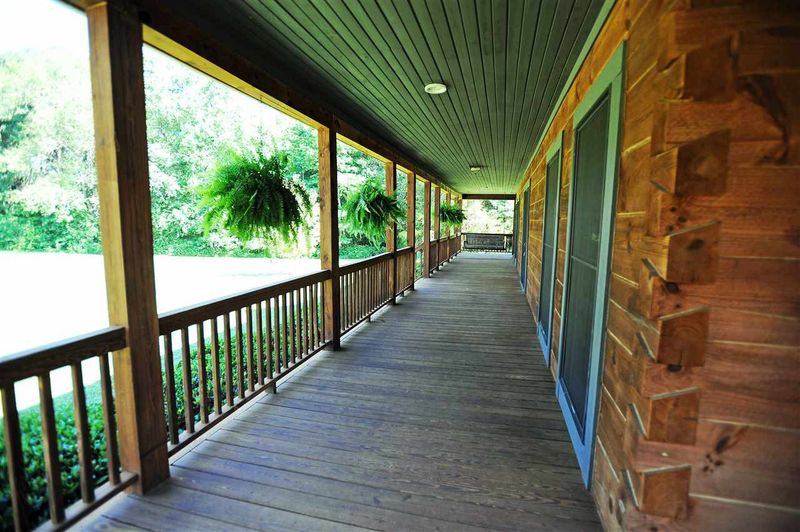 6504 Whitney Rd, Saxapahaw, NC 27253