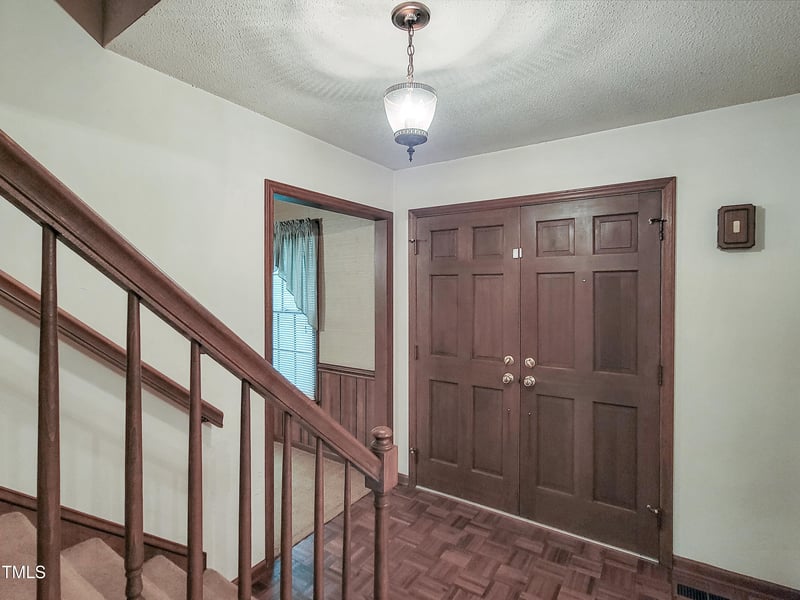 6508 Deerview Dr, Raleigh, NC 27606