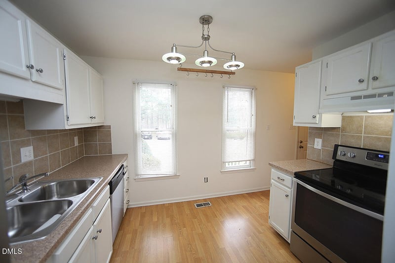 6514 Hearthstone Dr, Raleigh, NC 27615