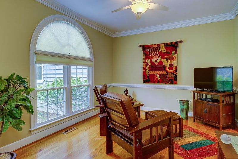6515 Glen Forest Dr, Chapel Hill, NC 27517