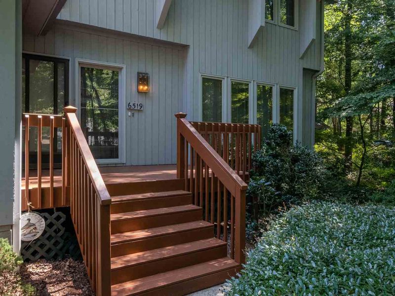 6519 Huntingridge Rd, Chapel Hill, NC 27717