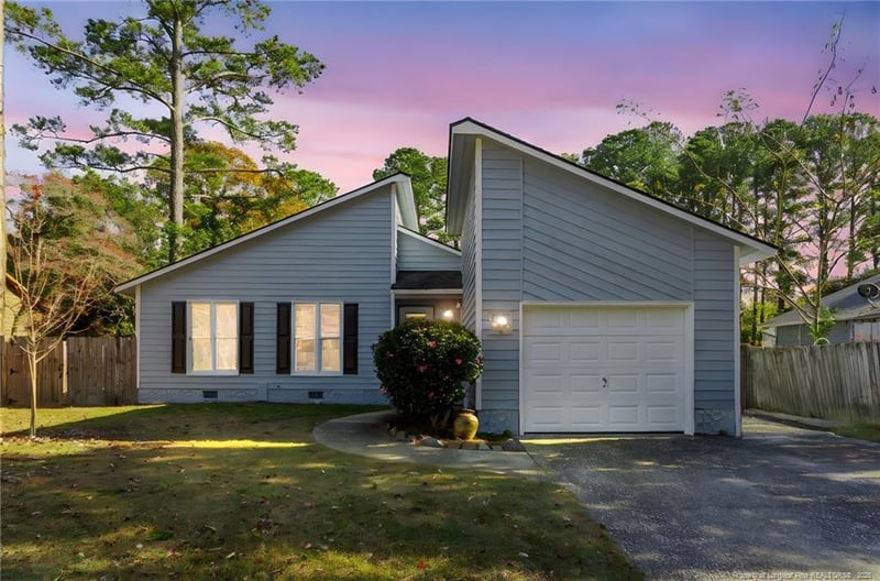 652 Dowfield Dr, Fayetteville, NC 28311