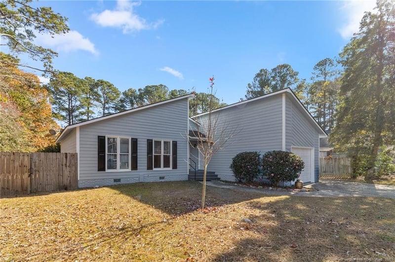 652 Dowfield Dr, Fayetteville, NC 28311