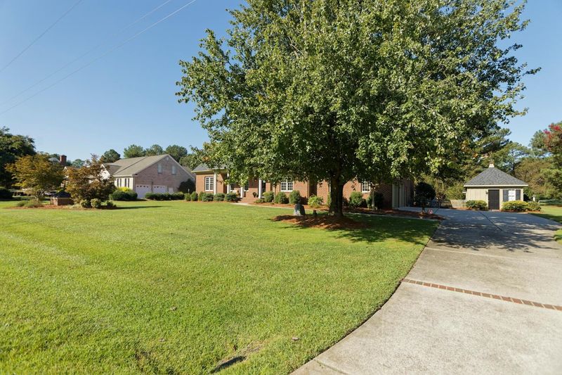 6520 Old Mills Rd, Fuquay Varina, NC 27526