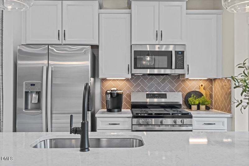 653 Sefton Park Dr, Zebulon, NC 27597