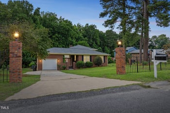 6534 Sprucewood Rd, Fayetteville, NC 28304