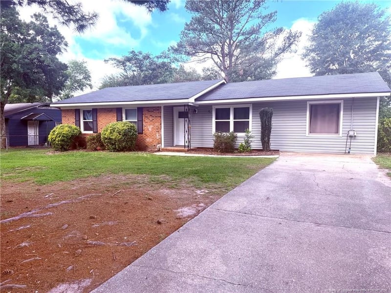 6537 Vineyard Dr, Fayetteville, NC 28304