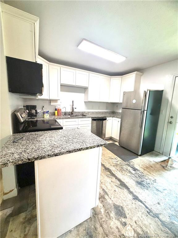 6537 Vineyard Dr, Fayetteville, NC 28304