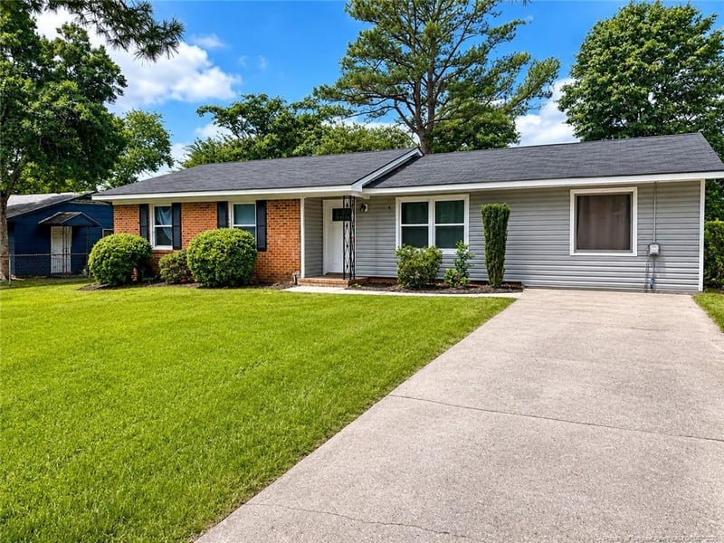 6537 Vineyard Dr, Fayetteville, NC 28304